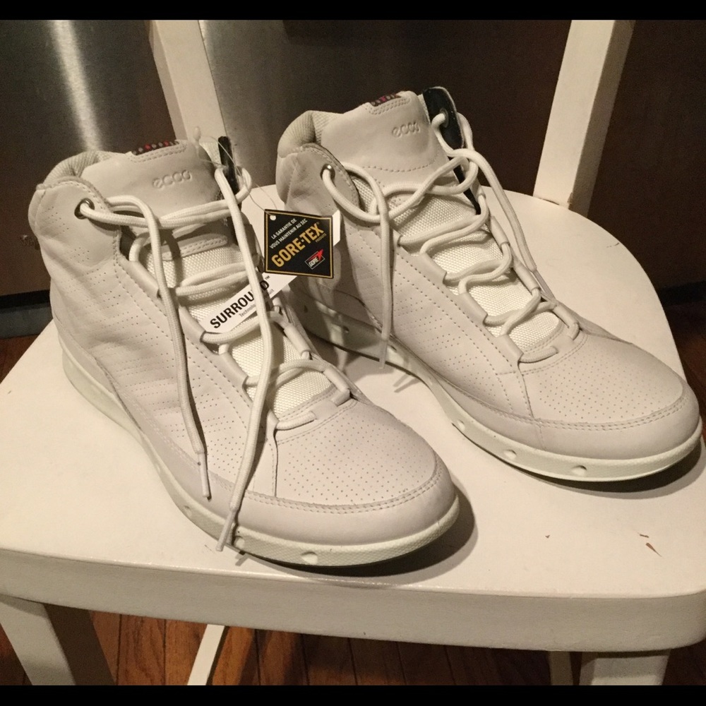 NWT Sz 11 Wm’s  light leather ECCO Athletic Shoe